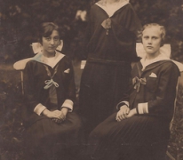 Houtemse meisjes in de Franciscanessen school te Burst, 1922