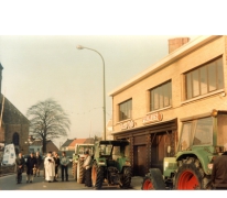 Traktorwijding aan café Tower Pub, Oosterzele, 1988