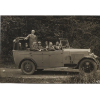 De familie Poppe uit Melle maakt een autorit in de bergen rond Lourdes, 1929