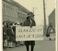 Glaasje op laat je rijden, Bacchusstoet, Sint- Lievens- Houtem, 1960-1970